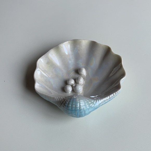 Vintage | Ceramic Porcelain Shell Jewelry Dish - Picture 5 of 10